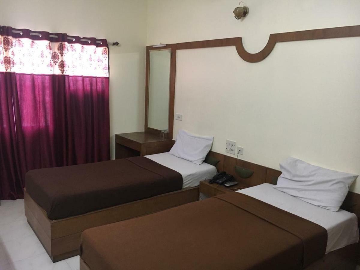 普那姆酒店 Rāipur 外观 照片